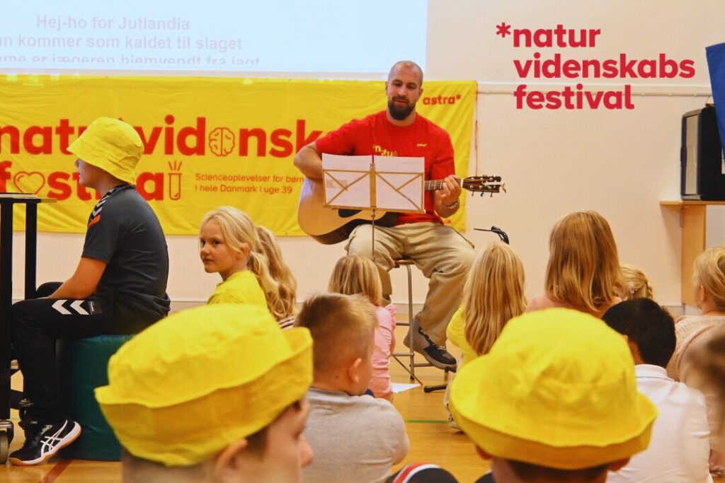 Vi vil løfte naturfagene! Fonden støtter Astra – det nationale naturfagscenter med 7,5 mio. kr. over to år til aktiviteter, der skal fremme børn og unges interesse for naturvidenskab, herunder #Naturvidenskabsfestival's uddelingspulje. 👉 gfos.ly/6015ZNq2d @MikkelBohm