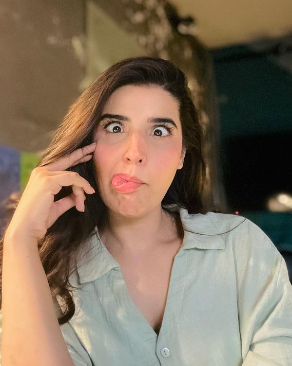 Pretty #HareemFarooq in her recent click!