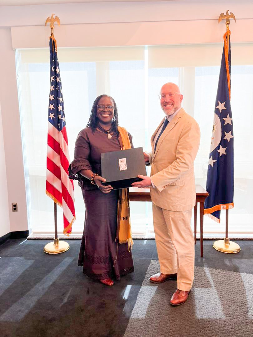 Delighted to meet with the @USinNigeria Chargé d’Affaires David Green #CDAGreene and pay my courtesies. Thanked the USA for their support towards meeting the #SDGs and for being @UNDP’s #PartnerAtCore.