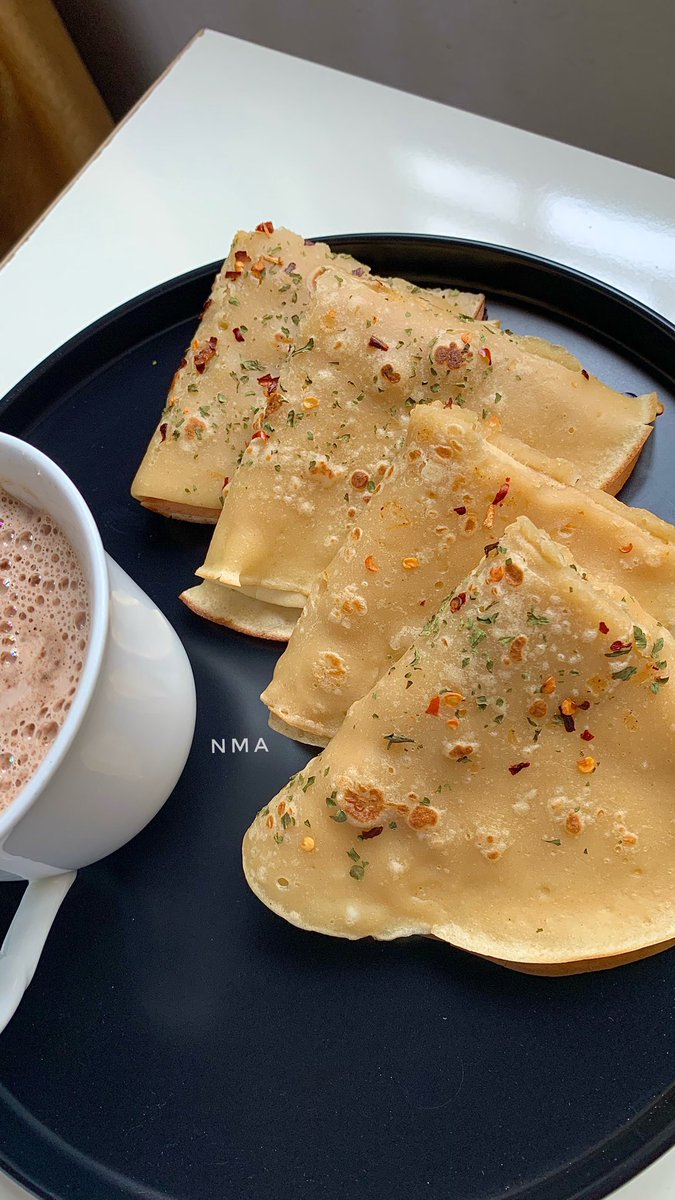 Let’s make crepe for breakfast 😊. Thread 👇🏿. Ingredients - 2cups of flour - 2tsp of sugar - 2 eggs - 1/2 cup of milk - 1/2 cup of water - 1/4 tsp of salt - 2tbsp of melted butter or Vg. oil NB- you can increase the sugar to 4tsp if you want it to be sweet