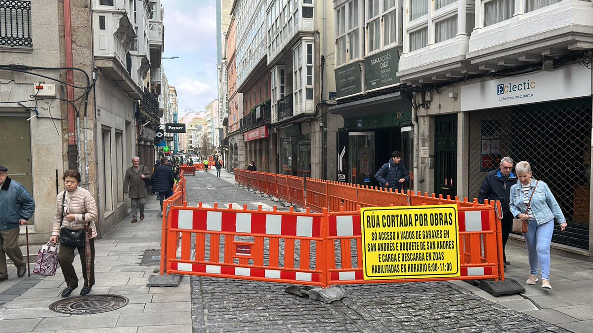 ⚠️ AVISO | Lembra que xa están en marcha as obras de reurbanización en San Andrés no treito comprendido entre Santa Catalina e a rúa Sol. Consulta aquí toda a información sobre as fases da obra, así como da relocalización das paradas de @TranviasCoruna: i.gal/vrjgL