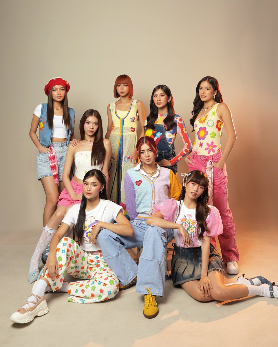 gaeforbini's tweet photo. stacey and her                       mikha and her
seven dwarfs                           seven wives https://t.co/6PxRByJQ2l