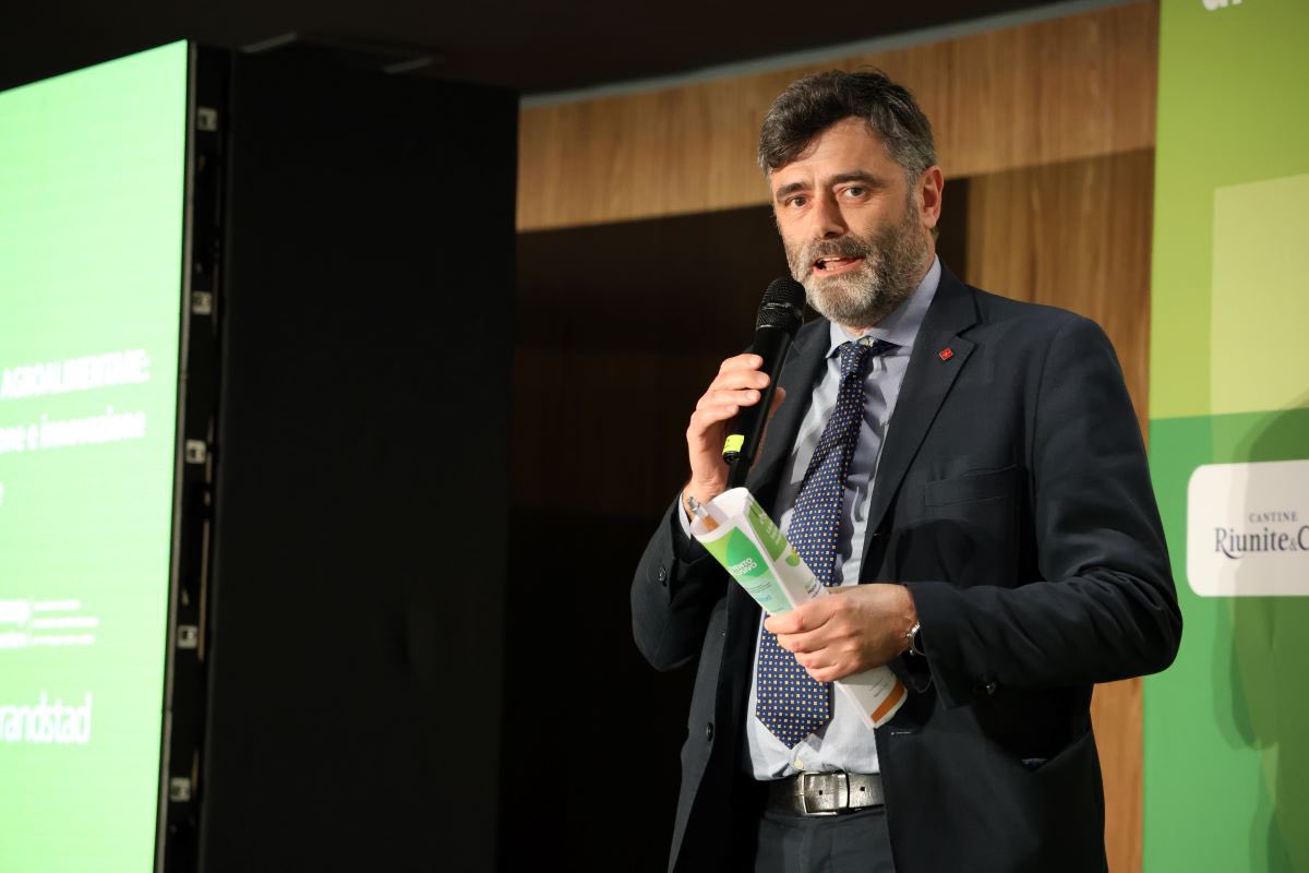 WineNewsIt's tweet image. Per la #tenuta dell’#agricoltura e dei #territori la soluzione è la #tutela delle #areerurali. L’appello #LegacoopAgroalimentare (con il presidente #CristianMaretti), dopo la pubblicazione della relazione della #CommissioneEuropea: “mantenere alta l’#attenzione”,
