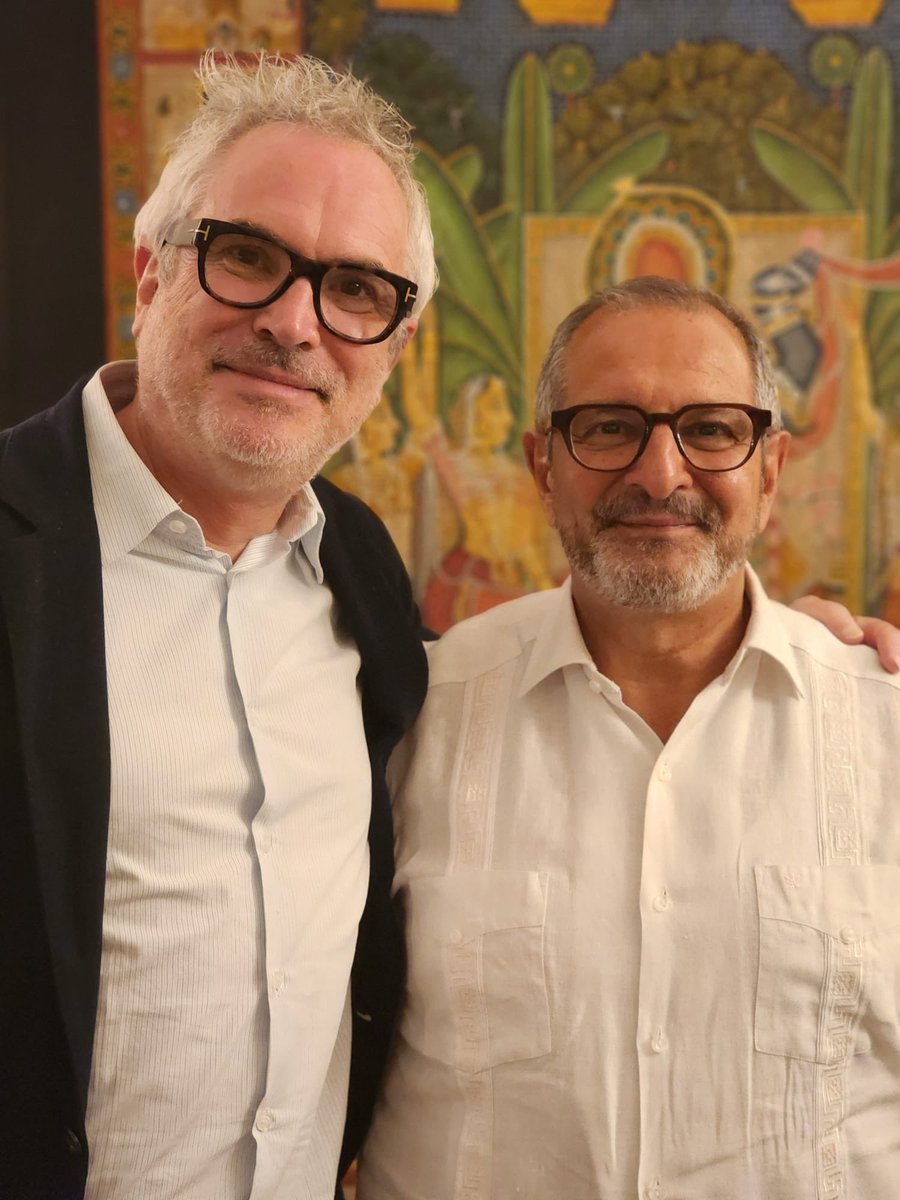 Un gran gusto reunirme con el extraordinario director cinematográfico mexicano Alfonso Cuaron, durante su reciente visita a India. Su talento y creatividad es reconocida y le ha merecido los más altos galardones de la industria del cine mundial.