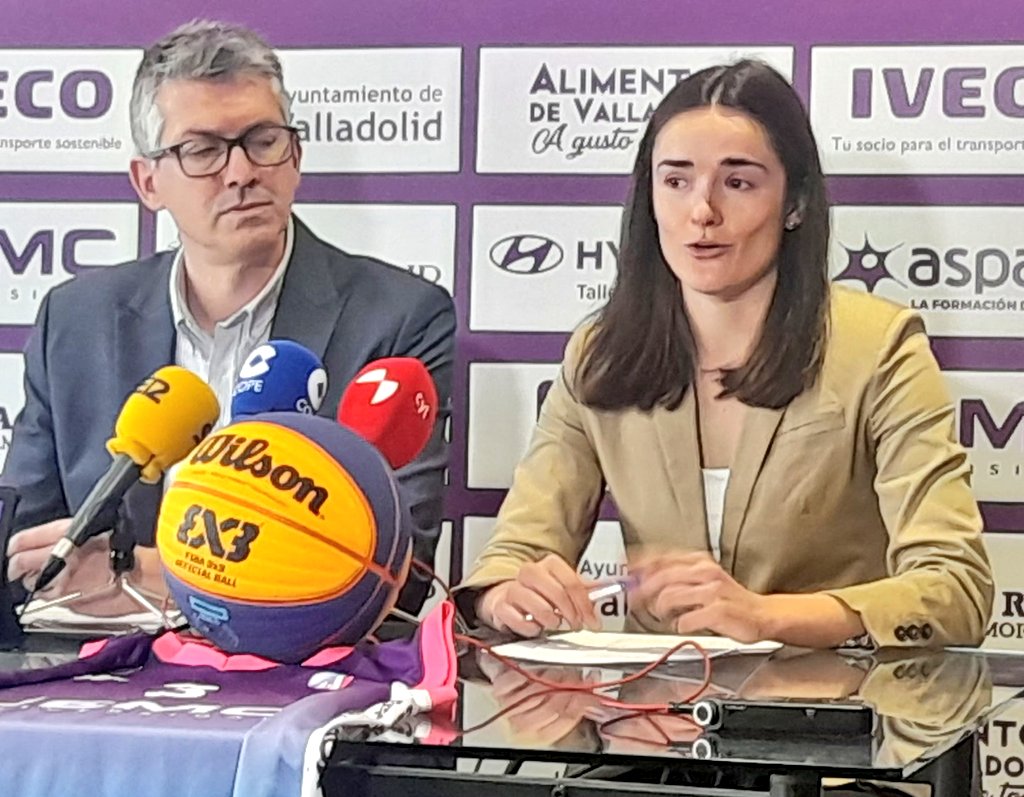 MARCAvalladolid's tweet photo. 🎙 CELIA GARCÍA: "Cuando juntamos deporte y Valladolid se nos viene a la cabeza el Real Valladolid y así empezaron las conversaciones con Quique para llegar hasta hoy. Se jugará de finales de mayo a finales de agosto a nivel regional, nacional e internacional" https://t.co/HQ22rswesg