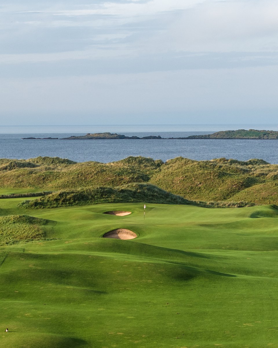 With the Skerries in the background, the approach on 15 is one of the great sights on the Dunluce course. Something Rory Mcilroy talked about on a recent Eggsplorations podcast with @fried_egg_golf ⬇️ podcasts.apple.com/gb/podcast/egg…