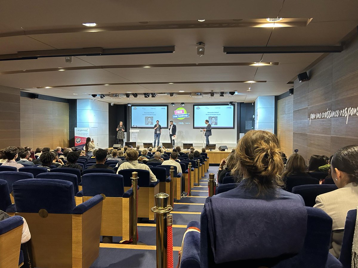 📢 La troisième édition du Prix Com'Handicap a pris fin hier soir au siège du @medef . Douze agences ont présenté leurs projets devant le jury, avec la présence remarquée du président Pierre-Yves Dulac. Rendez-vous en 2025 pour la 4ème édition !