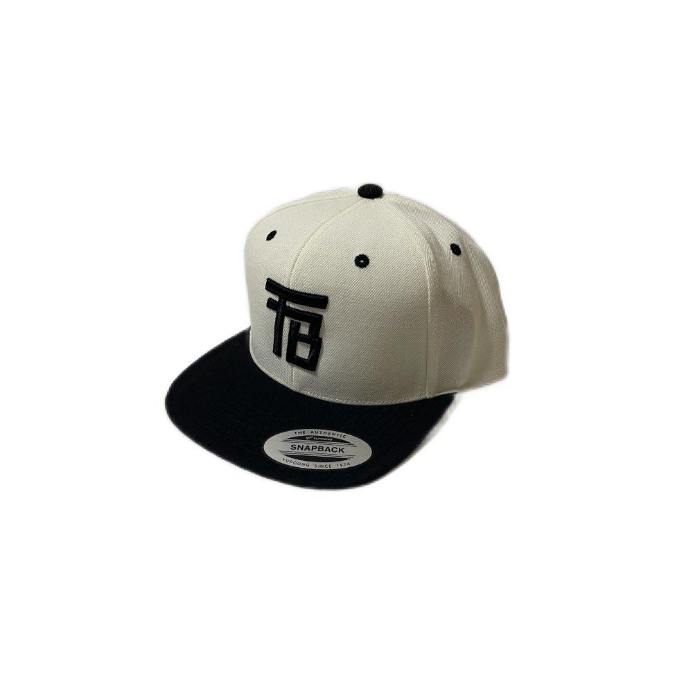 TORYBRAND048's tweet photo. ◆◆New Item◆◆
【TEAM LOGO B.B CAP】
color:WHITE/BLACK
フロントにTORY BRANDの頭文字 " TB "の3D刺繍を施した6パネルのスナップバックキャップ
つば裏はクラシックなグリーンを採用
https://t.co/7HA9uEP7ir https://t.co/c5XOthvo72