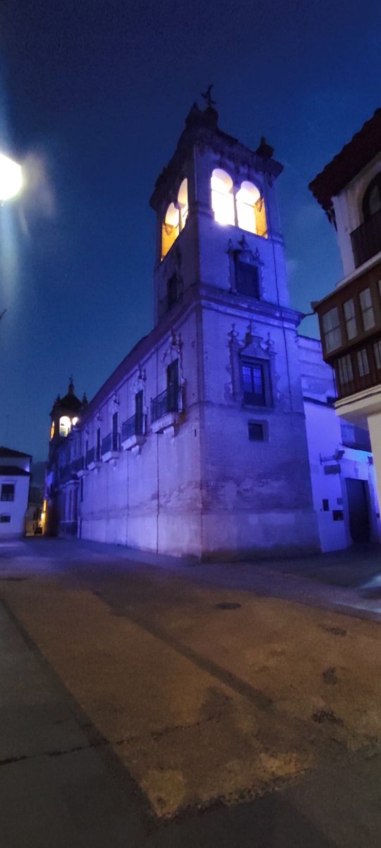 Día Mundial Concienciación sobre el Autismo: Edificios iluminados de azul y actividades de <a href="/FundacionAproni/">Fundación APRONI</a>   

+ info en:
ecija.es/noticia/dia_mu…

#Écija