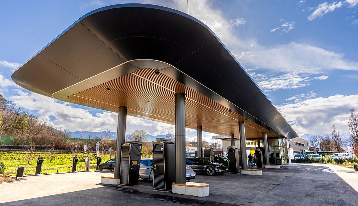 Erste #Porsche-eigene #Elektroauto-Ladestation in Österreich eröffnet buff.ly/3J1ahb8