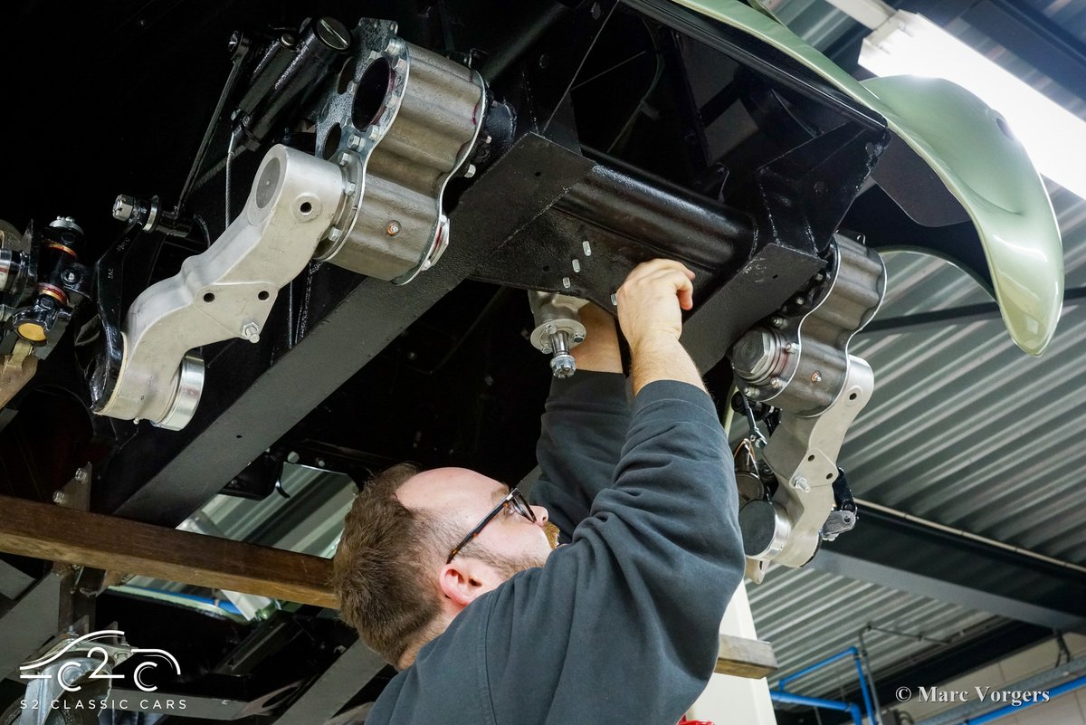 ClassicarGarage's tweet image. Top class restoration of a 1953 Nash Healey Pininfarina roadster at S2 Classic Cars! Follow this restoration here: classicargarage.com/projects/nash-…

#S2ClassicCars #RestorationMasters #CarRestoration #ClassicCar #ClassicCars #VintageCar #VintageCars #Oldtimer #Restoration #ClassicarGarage