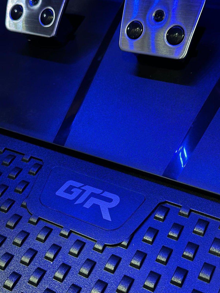 Prepárate para una experiencia de juego aún más emocionante!! La familia Indeca Racing GTR pronto lanzará nuevos accesorios para llevar tu experiencia de juego al siguiente nivel, atento para más detalles los próximos meses.🏎️🎧🎮🕹️🏁 #simracing #GamingCommunity #gamers #gaming