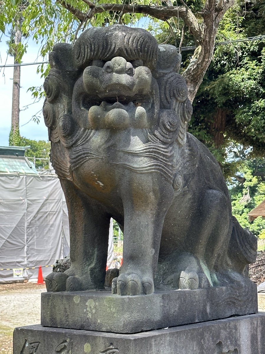 皆さま今日も一日お疲れさまでした。
写真は2023年6月に参拝した千葉県袖ケ浦市にある飽富神社(あきとみじんじゃ)の鳥居と狛犬です。