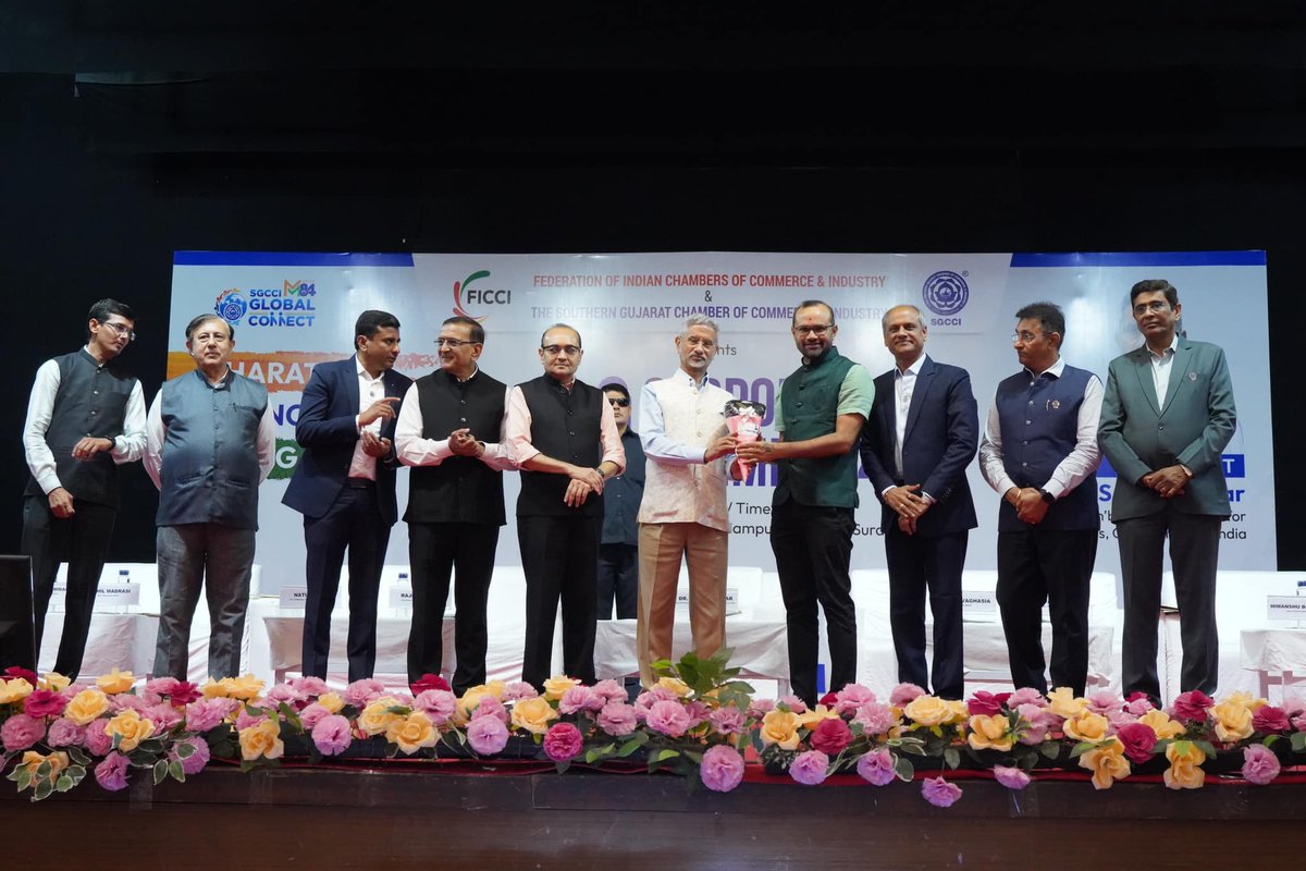 I (Prakash Rakholia , founder & Partner of @dharmajtechnologies ) extend my heartfelt thanks to @surat.sgcci for the exceptional opportunity to honor @DrSJaishankar  , the Hon'ble Union Minister for External Affairs, Government of India. @meaindia1