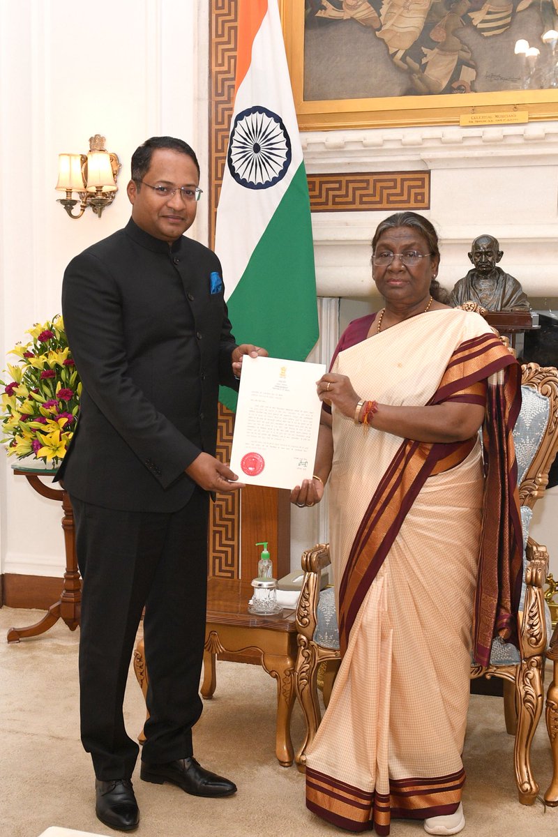 Privileged to receive my Letter of Credence as Ambassador of India to Austria from Hon’ble President ⁦@rashtrapatibhvn⁩ today. ⁦@IndiainAustria⁩