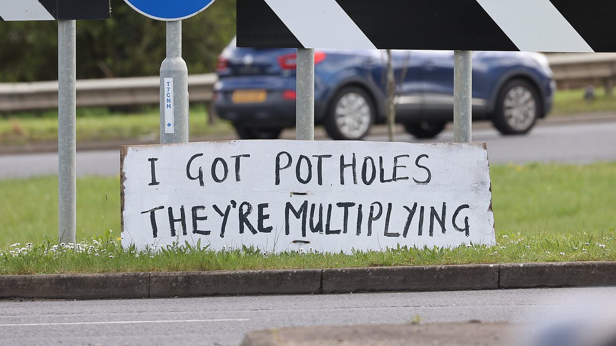 Who is the Daventry Banksy? Mystery artist bemoans state of the roads in 'Pothole City' with series of hilarious signs trib.al/EtMADtD