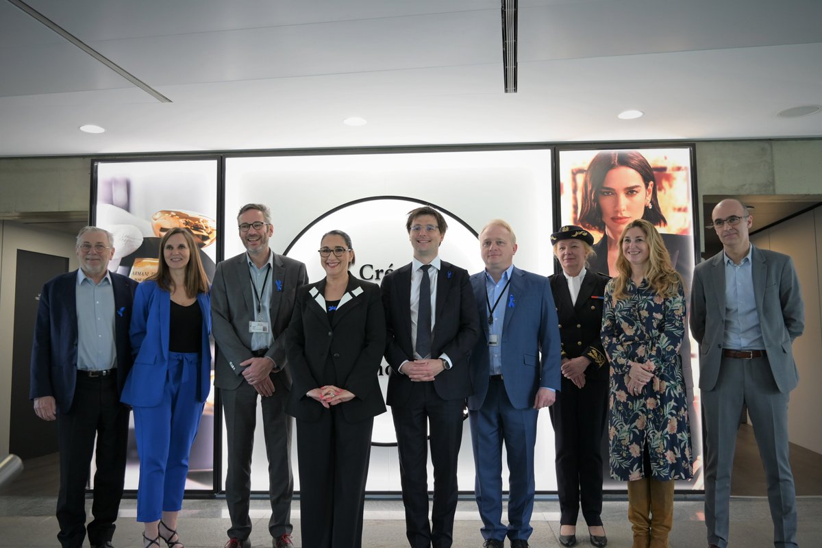 #TousEnBleu A l'occasion de la journée mondiale de sensibilisation à l’autisme, @fadila_khattabi accompagnée de Mme Daverton, sous-préfète du Raincy sont venues échanger et encourager les salariés autistes ou présentant des troubles du spectre autistique sur le site de…