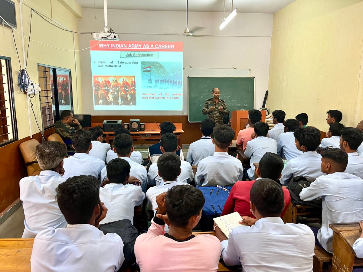 The MARATHA Light Infantry Regimental Centre conducted a stirring motivational lecture at Shree Siddarameshwar Education Trust’s Private ITI, Shivbasava Nagar, Belagavi, with the aim of encouraging ITI Students to consider a career in the #IndianArmy .