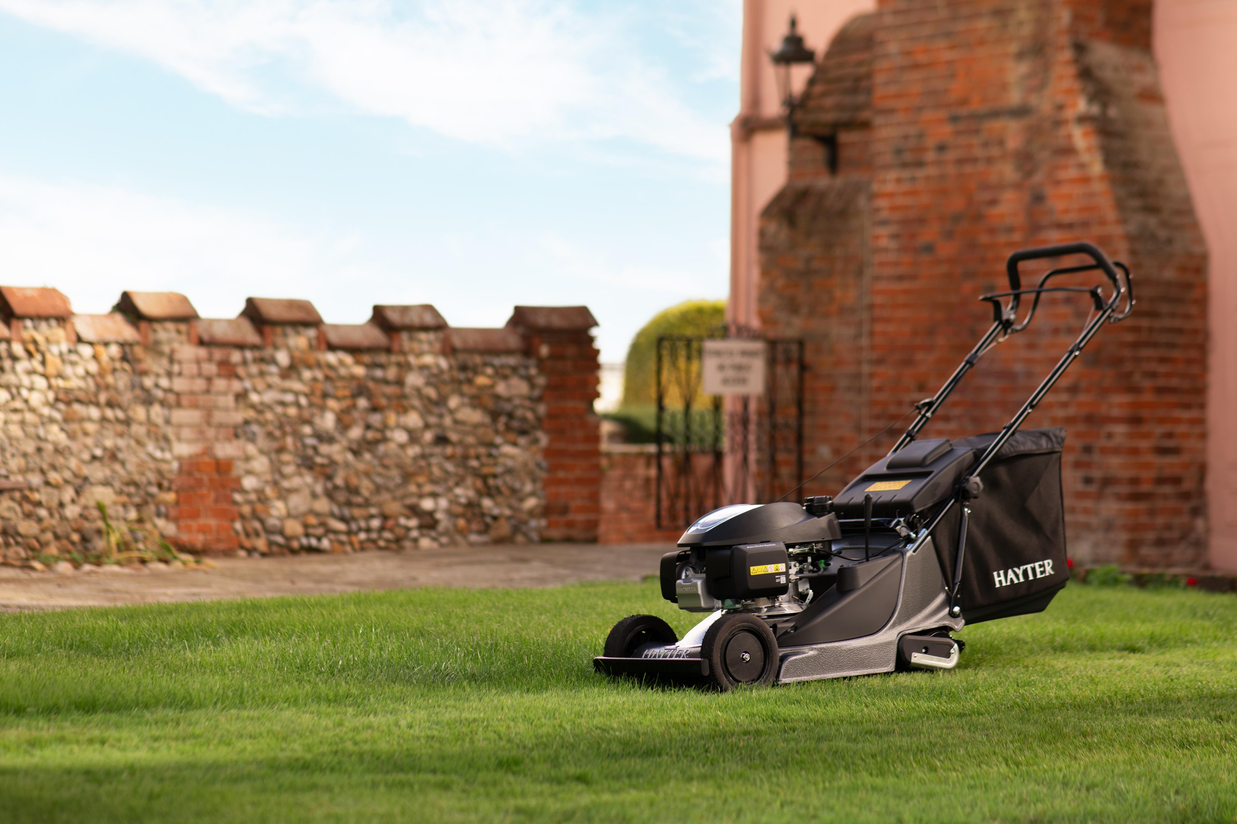 Hayter Mowers on X Upgrade your mowing game with the Harrier 41 Pro Auto Drive Engineered for commercial grade performance this powerhouse operates at a steady 3.2mph ensuring swift completion of any