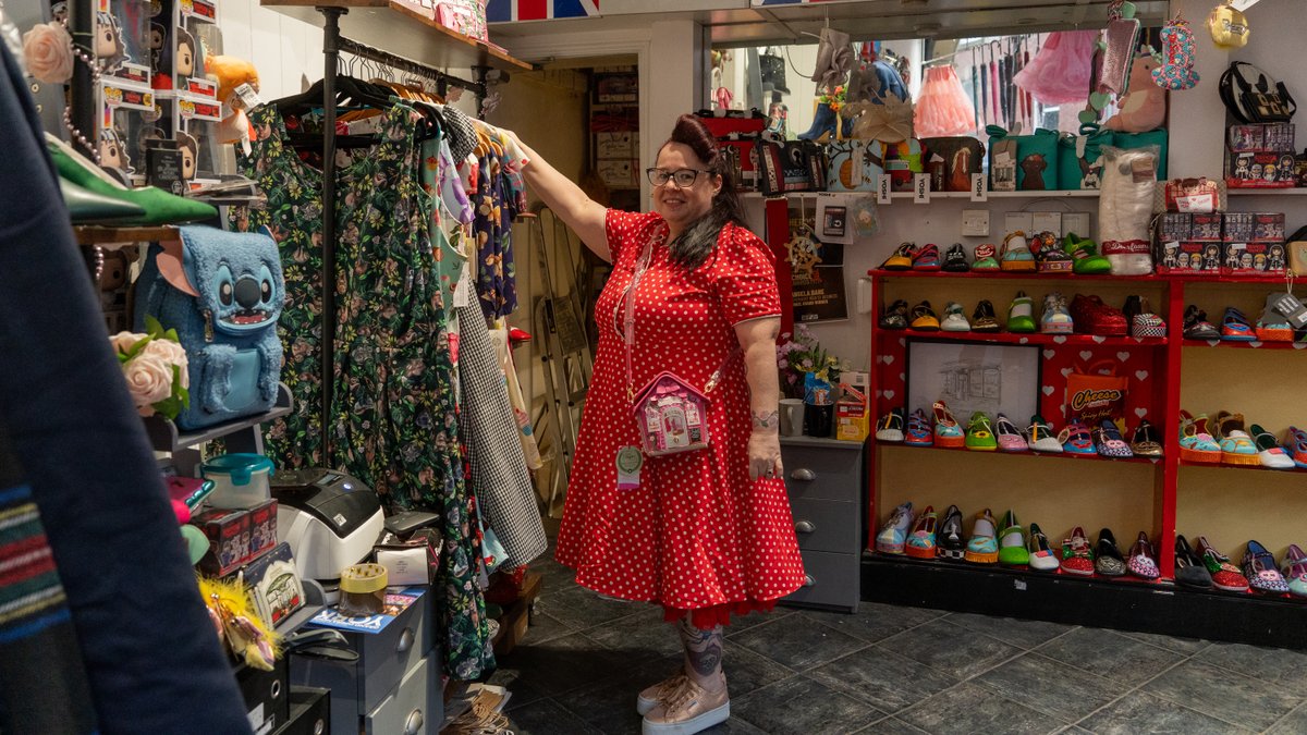 Angela Bare is a quirky, fun boutique selling ladies and gents clothing, shoes and bags with the aim to stand out and not blend in 👗 Tap on and Tap off for each bus journey, only paying for what you use with single journeys as low as £1.40 🚍 See: bit.ly/44LootA