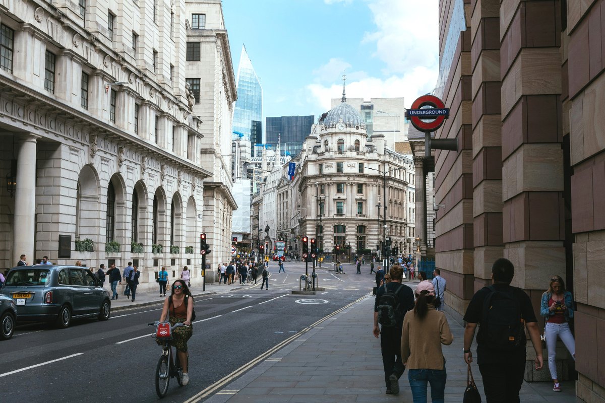 #NationalWalkingDay

Walking just 30 minutes a day can have benefits such as:

Improving your mood 😊
Boosting creativity ✍️
Improving your physical health 💪

Why not take a walk on your next break? Your mind and body will thank you.

#hubflow #officelifestyle #servicedoffices