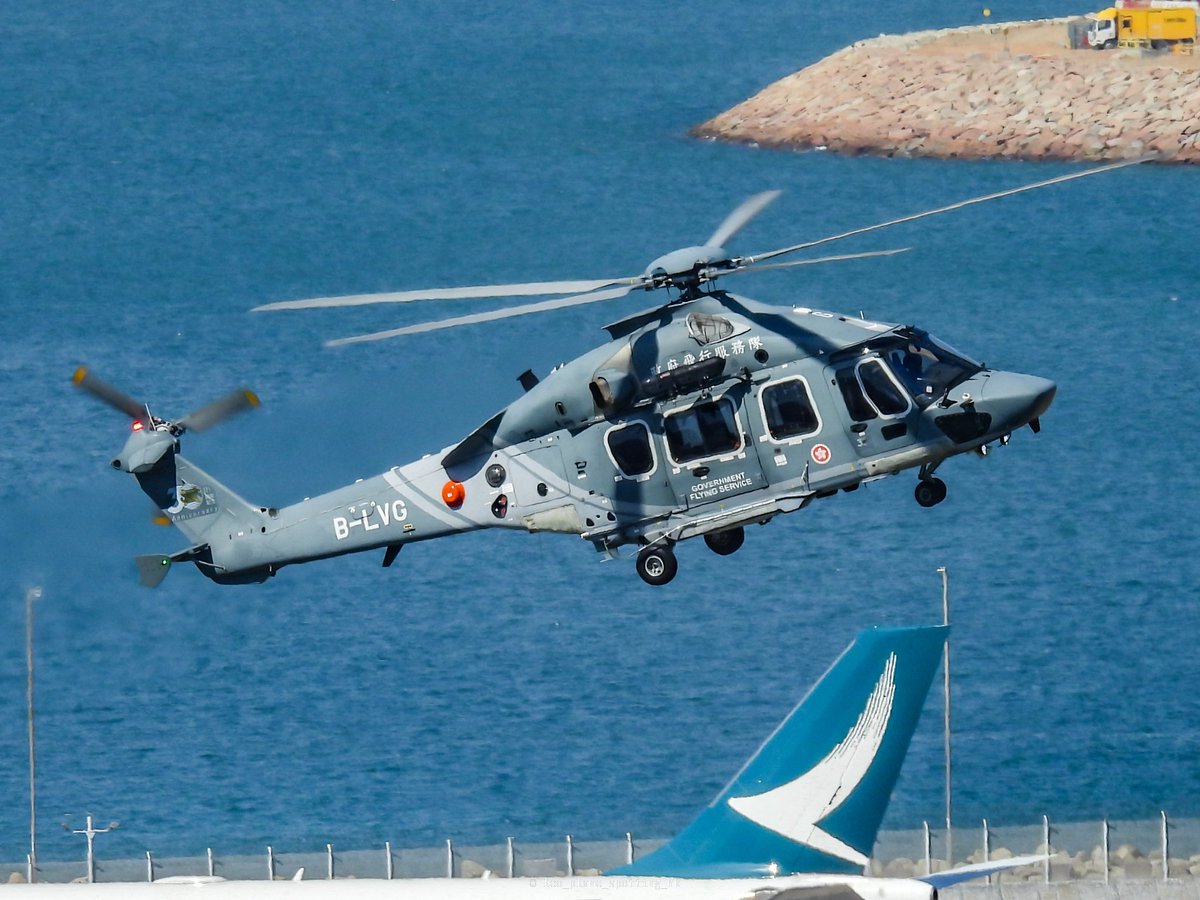 HkPlane's tweet photo. Government Flying Service 🇭🇰
政府飛行服務隊
Helicopter type:
Airbus Helicopters H175 / EC175
Registration:
B-LVG
Status:
Approaching GFS base after mission
Location:
Hong Kong International Airport (VHHH/HKG)
#governmentflyingservice #gfs #helicopter #airbushelicopters https://t.co/INYWgI4LyR