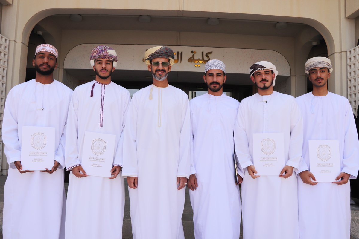 squ_edumedia's tweet photo. #لقطات من حفل تكريم الطلبة المتميزين ضمن #قائمة_الشرف #والامتياز خريف2023بكلية التربية من #التخصصات:التربية الإسلامية، واللغة العربية، واللغة الإنجليزية، وتكنولوجيا التعليم والتعلم، والتربية البدنية، والتربية الفنية، والتربية المبكرة،والعلوم والرياضيات. متمنين لهم دوام التوفيق✨ https://t.co/yRwbDFGSbS