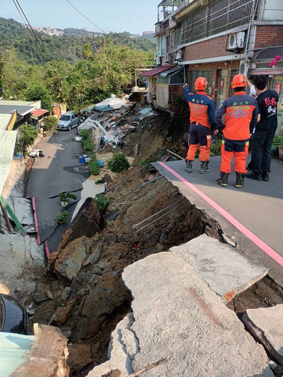 BREAKING NEWS from #Taiwan It's shocking incident, happened in Taiwan ! See the Skyscraper condition! #Japan #earthquake #Tsunami #TsunamiWarning #Taiwan #earthquake #จั๊กกะบุ๋ม