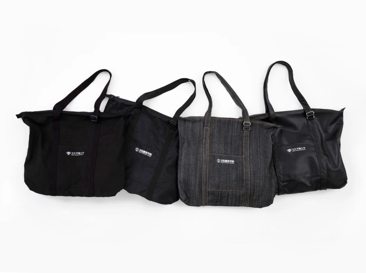 fashionjp's tweet photo. keisuke kandaプロデュース、文化生のための「文化ロゴバッグ」の新作が発売!合皮やデニムも登場👜✨詳しくはhttps://t.co/AXzfqkMi6p
#keisukekanda
#文化学園大学 #文化服装学院
@keisuke_kanda @BUNKA_KOUBAI https://t.co/1wA4MOV5Q5