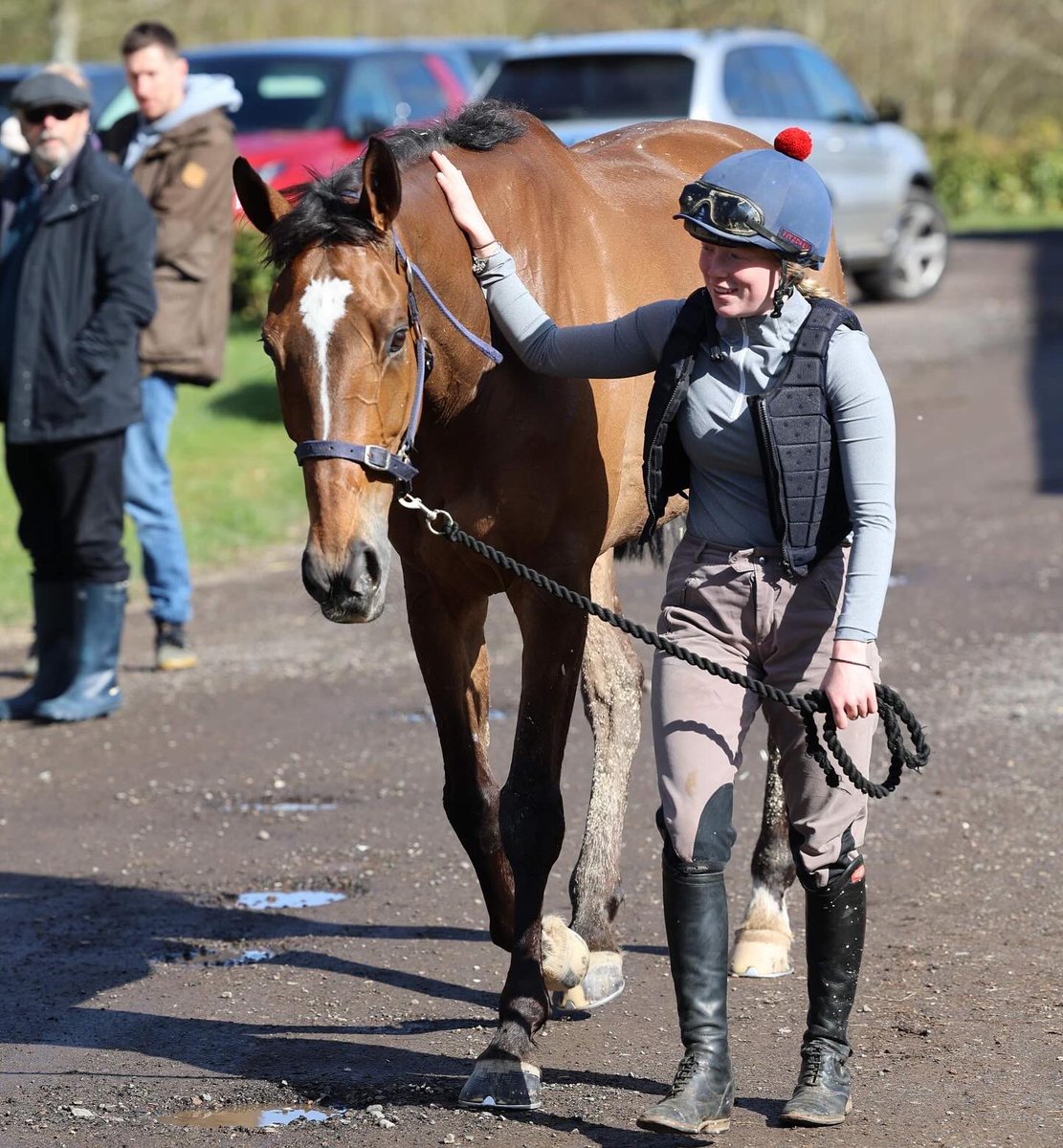 Shakem Up’Arry and Lauren on route to the wash bay after working on Saturday 🧼💥 #CheltenhamFestivalWinner