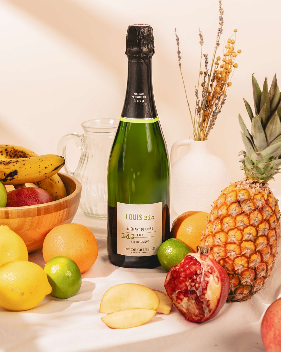 The days are getting longer and brighter, which can only mean...summer is on the way! ☀️
This sparkling white wine made from Chenin and Chardonnay grapes.
For more information about this wine and to order click the link here: ow.ly/jtLE50R7gPv