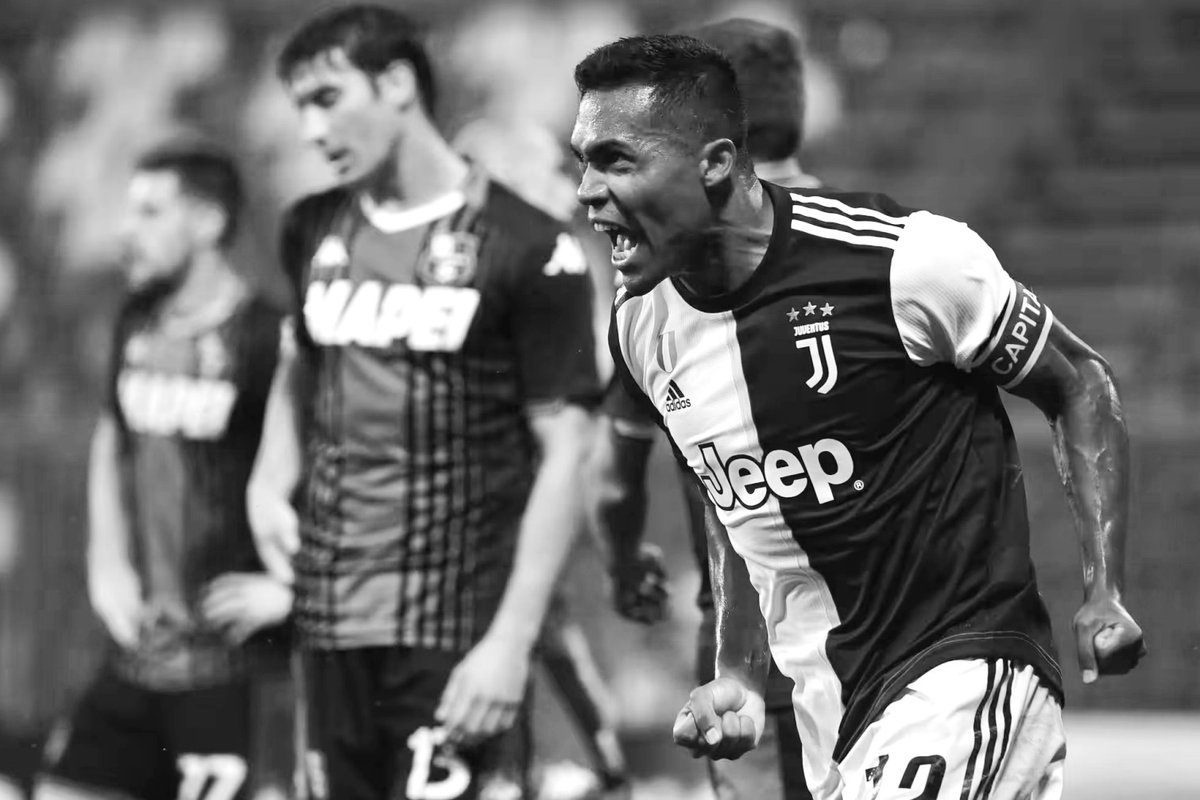 riprendo il tema #AlexSandro sollevato da Allegri dopo #JuveLazio: se uno esce dal campo dopo una prestazione svogliata, indegna della maglia per scarsa applicazione o poca concentrazione, per me i fischi ci stanno, se invece uno sta entrando dovete restare muti, teste di cazzo