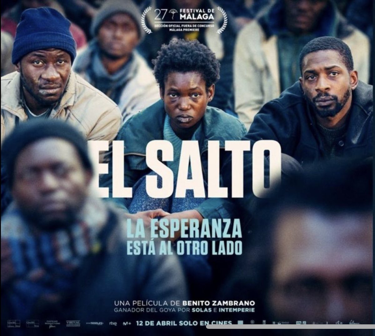 Ayer fui a ver El Salto, la peli de @benitozambrano que se estrena el viernes que viene. Aún estoy sin palabras. Piel de gallina desde la primera escena y llorera máxima al final. No es nada fácil retratar el antes, el durante y el después de la valla, pero lo han hecho 🤍