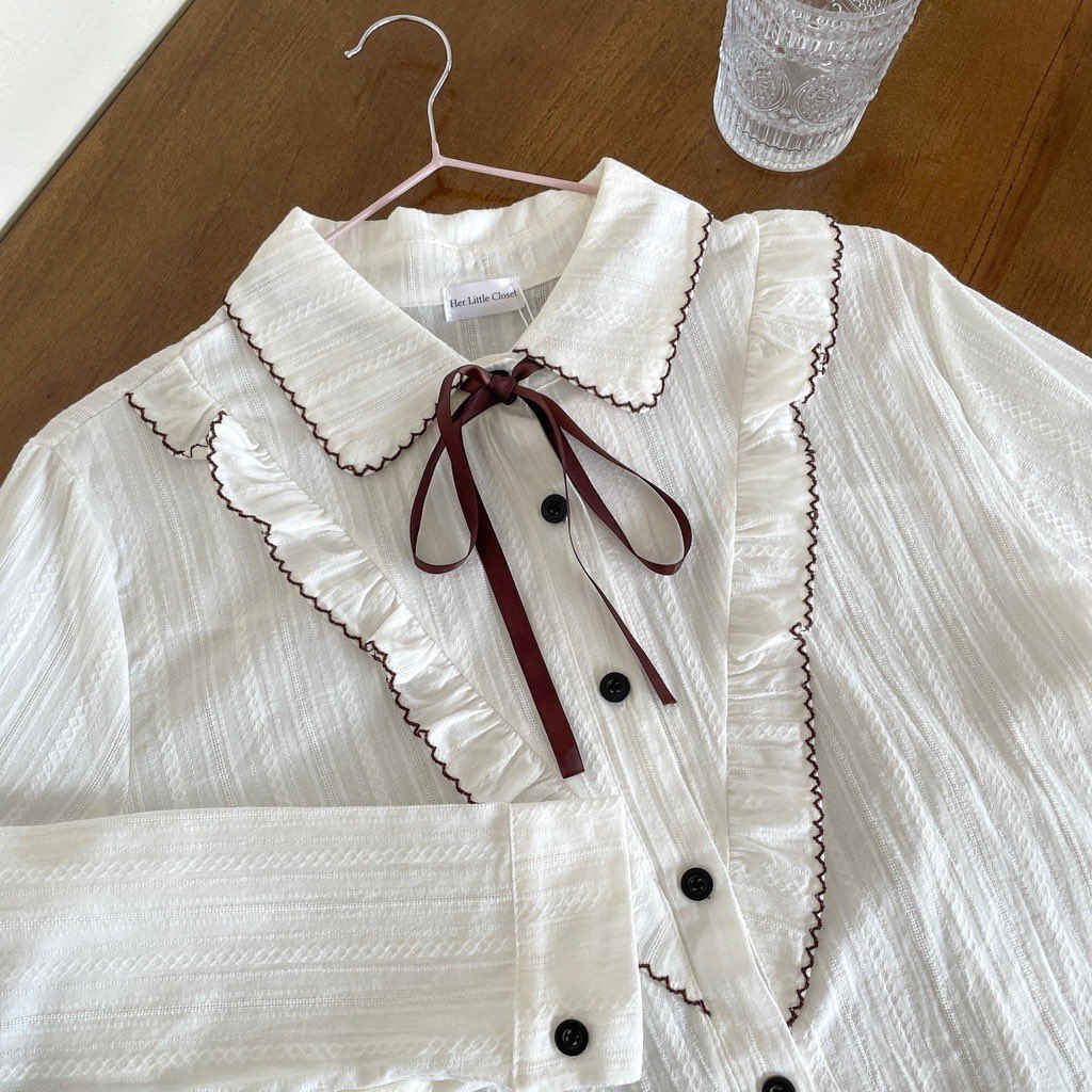 sxxkth's tweet photo. white blouse ala korean style gini cantik banget😭 ada embroidery, lace, trs suka ada tambahan pita pitanyaa gitu🎀🫶🏼 https://t.co/1VXlHAOMtt