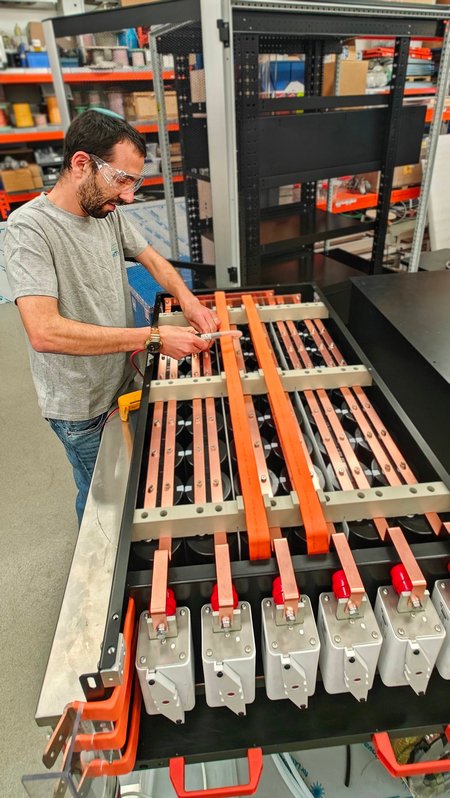 nTtaoFusion's tweet image. Important technical milestone!
We&apos;ve just built the first energy-bank module for our pulse-based system PEG.
It&apos;s a testament to the speed and professionalism with which our team works. To move quickly and reduce costs we uniquely adapt OTS parts.

#fusionpower #fusionenergy