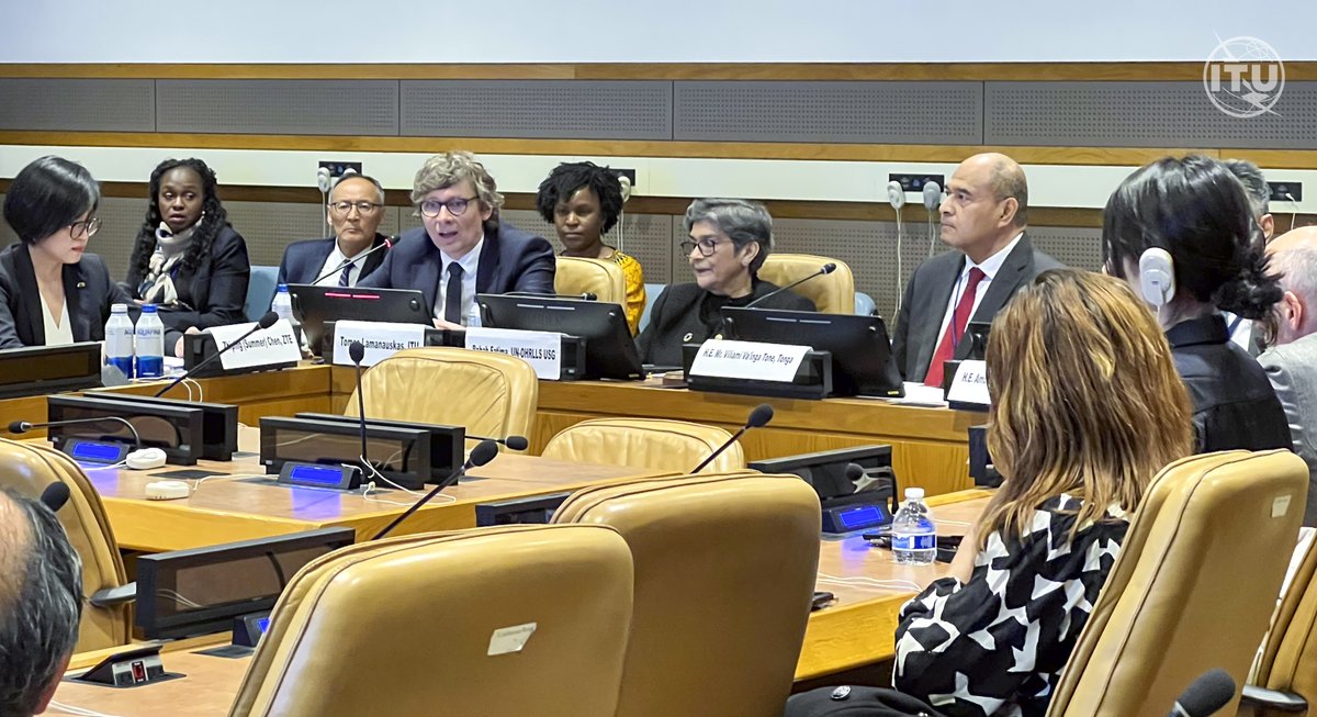 $25 bn worth of #Partner2Connect pledges target small island developing states+territories. These pledges are not just promises but concrete commitments to empower everyone with digital. Confirm your commitment to the resilient prosperity of #SIDS with a P2C pledge ~@tlamanauskas