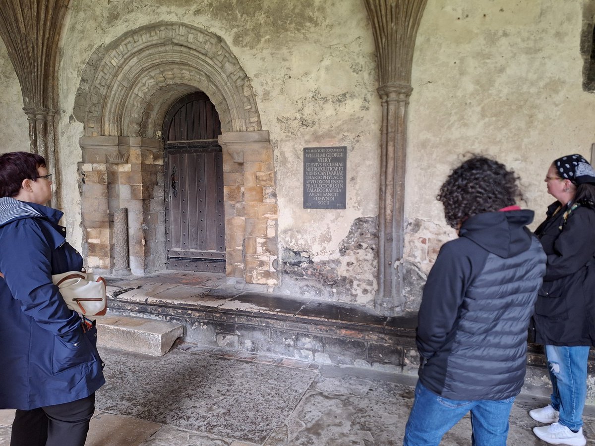 End of term is coming for @mems_ukc so the MA students are practising their Latin skills @CburyCathedral, starting by showing due respect to William Urry, archivist and palaeographer.