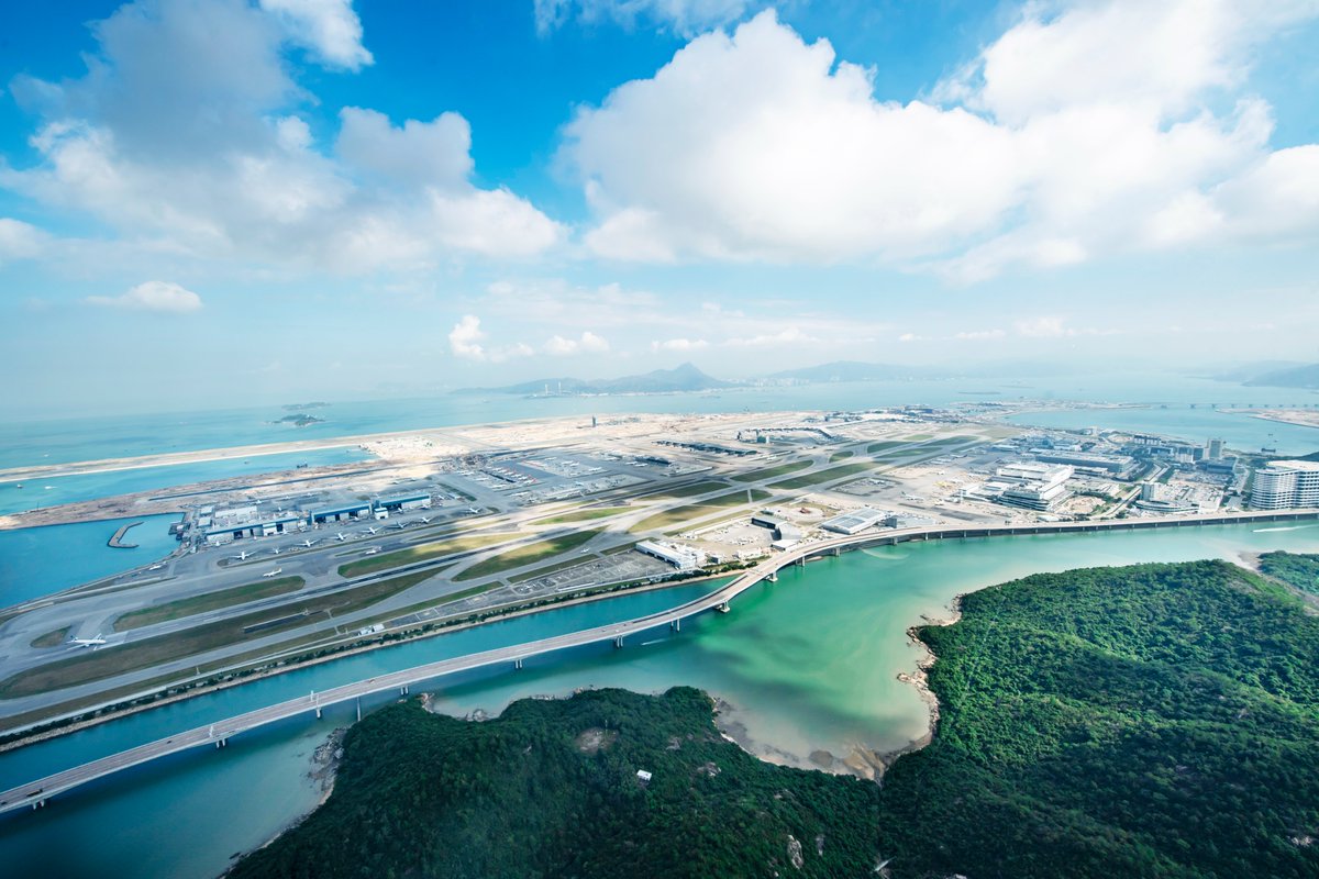 It’s always comforting to see the mesmerising airport view when returning home. #hkia #hkairport #hkg #aviation #aircraft #avgeek #planespotting