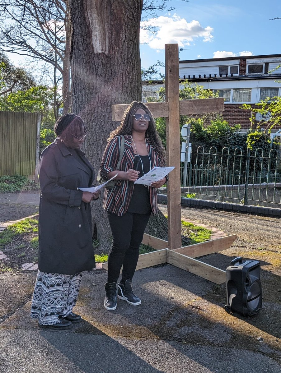 Basking in beautiful sunshine, members of the local community in Anerley took part in the 'Way of the Cross' on Saturday afternoon to mark Easter. The Mayor was honoured to do a reading at one of the 14 stations of the cross, which were located around Betts Park. #ProudOfBromley