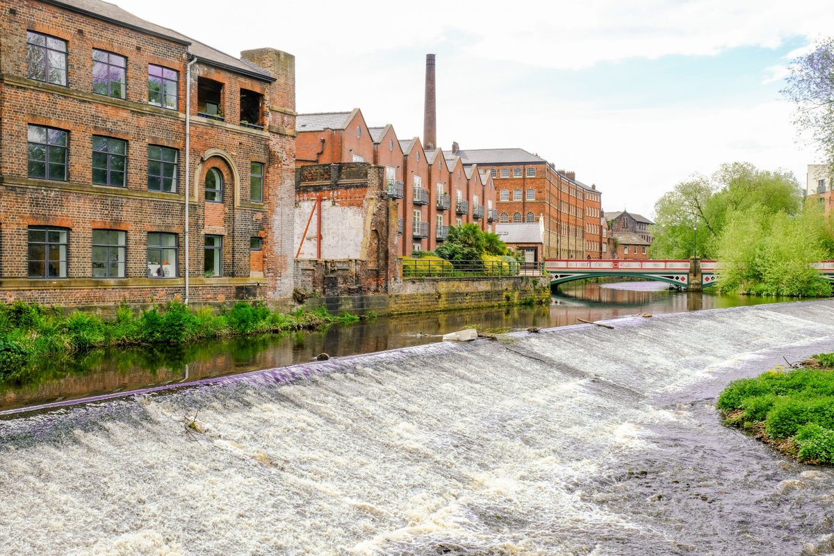 Explore this 6-mile urban trail in Sheffield - ideal for meeting-up with friends who enjoy shopping and offering firm pathways for walking during inclement weather conditions: yorkshire.com/walking/five-w… #walking #shopping #Sheffield #Yorkshire