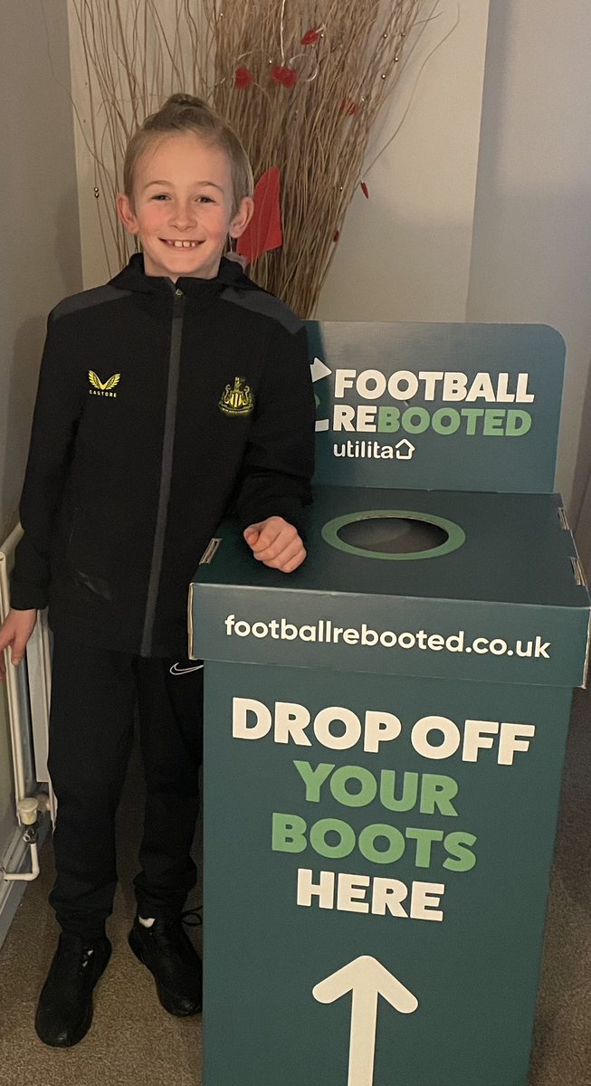 Bruno’s magic hat.. Wilf trying to get 200 pairs of boots for those who maybe can’t afford them - Like Wilf said - ‘ Everyone should play football da!’ - if you can help please get in touch , have a rake around for kids or adult boots to put in his tub for @UtilitaFootball