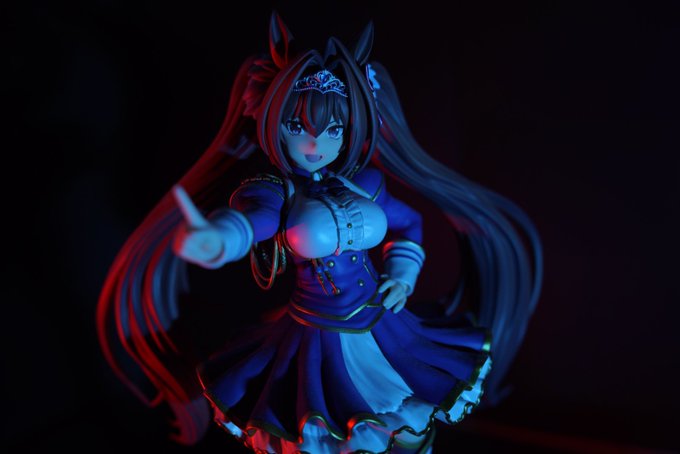 ストロボのテスト 黒ホリで背景飛ばして色だけ乗せる感じ 