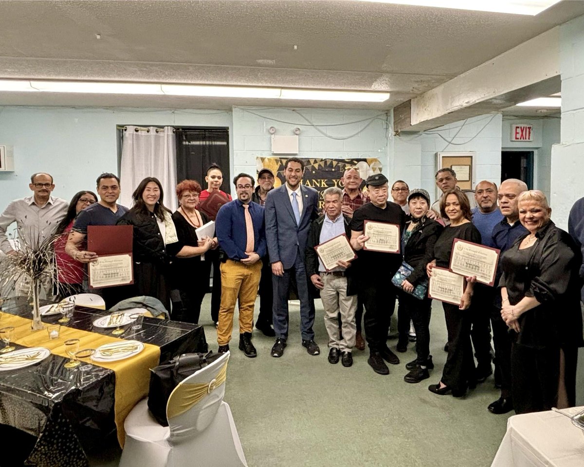 I recently joined TA leaders Diana Aldahondo & Patricia Hernandez and @visionurbana's Eric Diaz to celebrate volunteers at LES Infill's food pantry. Thanks to these volunteers, this pantry has delivered food to thousands of NYCHA residents since it opened during the pandemic!