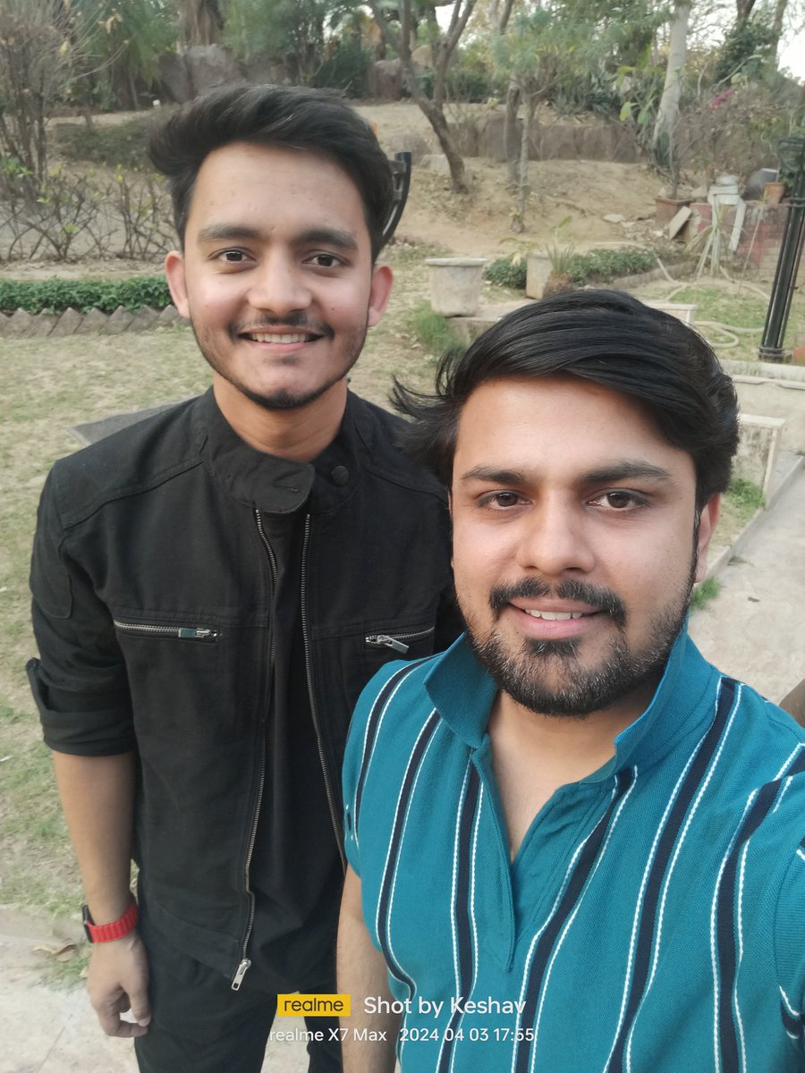 RealKeshav's tweet photo. #Mocrumbling @pjexplained @comicverseyt @badal_bnftv 
Guys u won't believe when I check the tickets ,all sold out , it hurts 
But what more hurts when I check the location of the event is just 650 meters , so I don't want to loose this opportunity to meet u guys and rest is 😎 https://t.co/m0lQdS3lG8