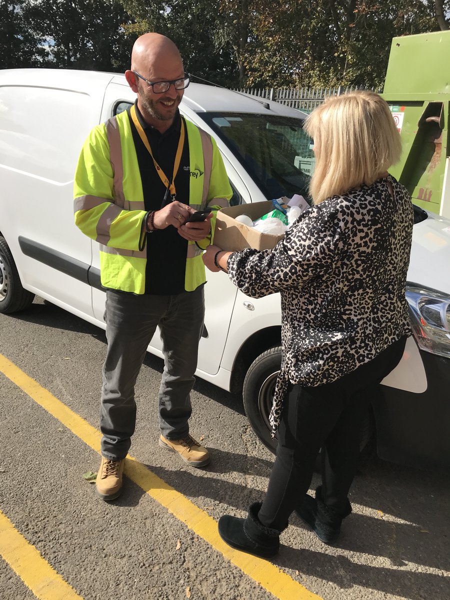 Bringing a van or trailer to a recycling centre? 🚚 Apply online for a free permit to dispose of waste from your home at a recycling centre. The permit is valid for 12 visits within a 12 month period. More info at: hertfordshire.gov.uk/services/recyc…