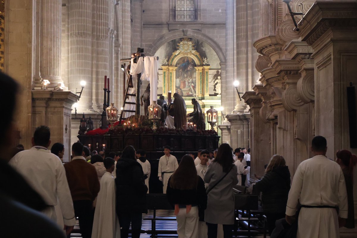Buenamuertejaen's tweet photo. #MiércolesdeBuenaMuerte

"Dad gracias al Señor, invocad su nombre,
dad a conocer sus hazañas todos los pueblos.
Cantadle al son de instrumentos,
hablad de sus maravillas”.

¡Hace una semana era Miércoles Santo! 

📷 Jorge Cárdenas Cancio https://t.co/rpBJtdZEQP