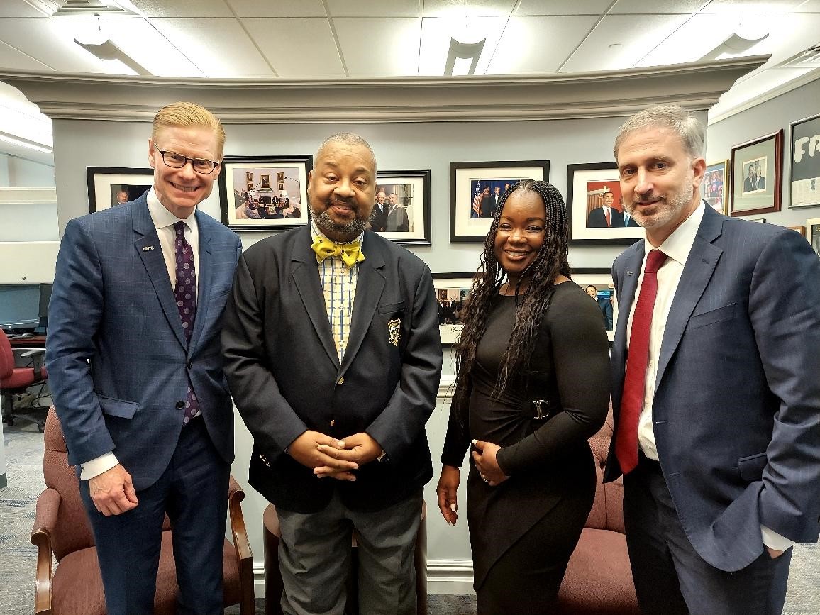 There are major NJ-10 infrastructure projects in process right now, such as The Gateway Program, Hudson County Turnpike extension, and Newark Liberty International Airport upgrades. I met with HNTB officials Stephen Dilts, Donnett Cox, and Justin Bernbach to discuss them.