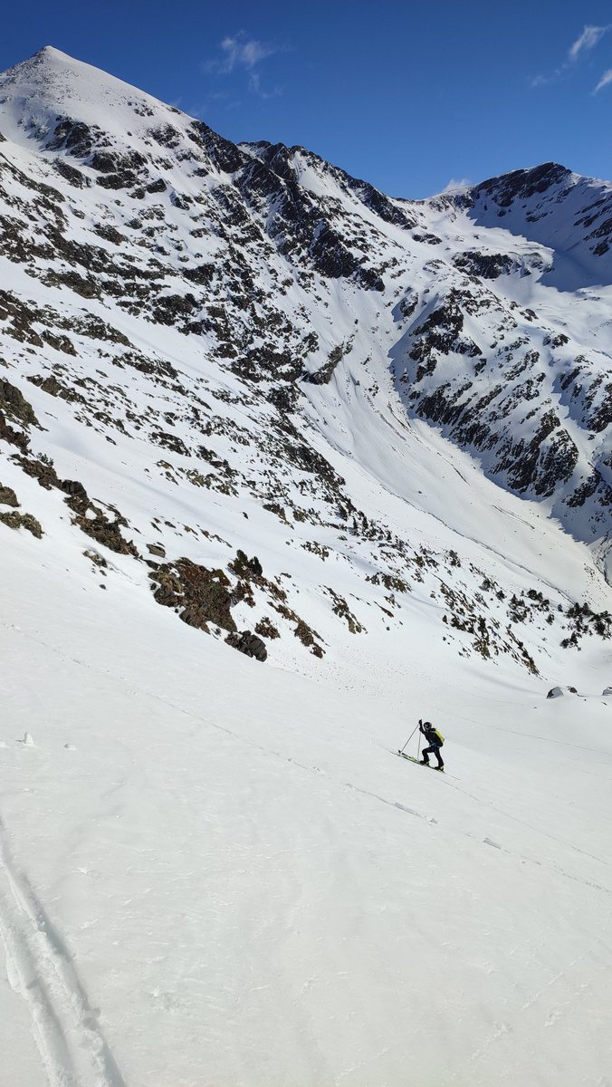 03.04.24. Canal Nord-Est directa a cim del Comapedrosa 🏔️🔥
Arinsal Andorra