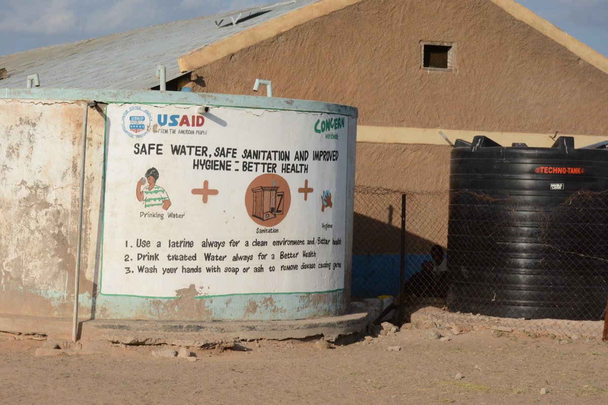 📌#Cleanhands are #safehands! @ConcernKenya through @USAIDSavesLives are relentless in passing on #WASH and hygiene messaging in schools, to ensure community members and learners are guarded against illness! Have a closer look at the talking walls to learn a thing or two!