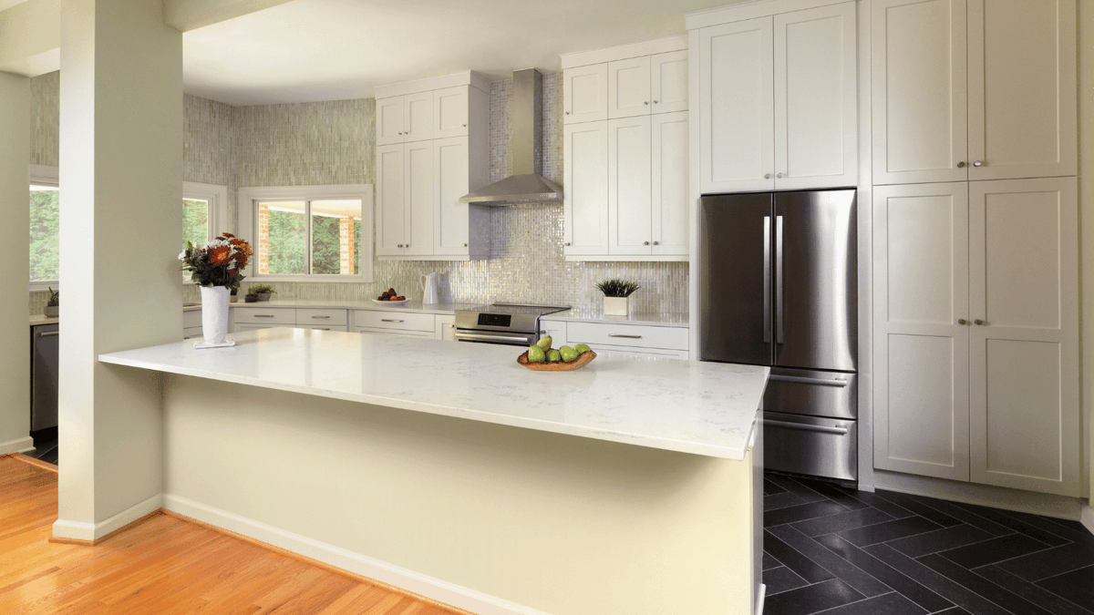 KettlerDesign's tweet photo. Half-walls are a great opportunity for additional workspace and dining areas. 📸 by Jim Schmid ☙ Touchstone Fine Cabinetry ☙ @msisurfaces quartz countertops fabricated by Marble &amp; Stone Shop #karenkettlerdesign #semiopenconcept https://t.co/iecTyRsrbC